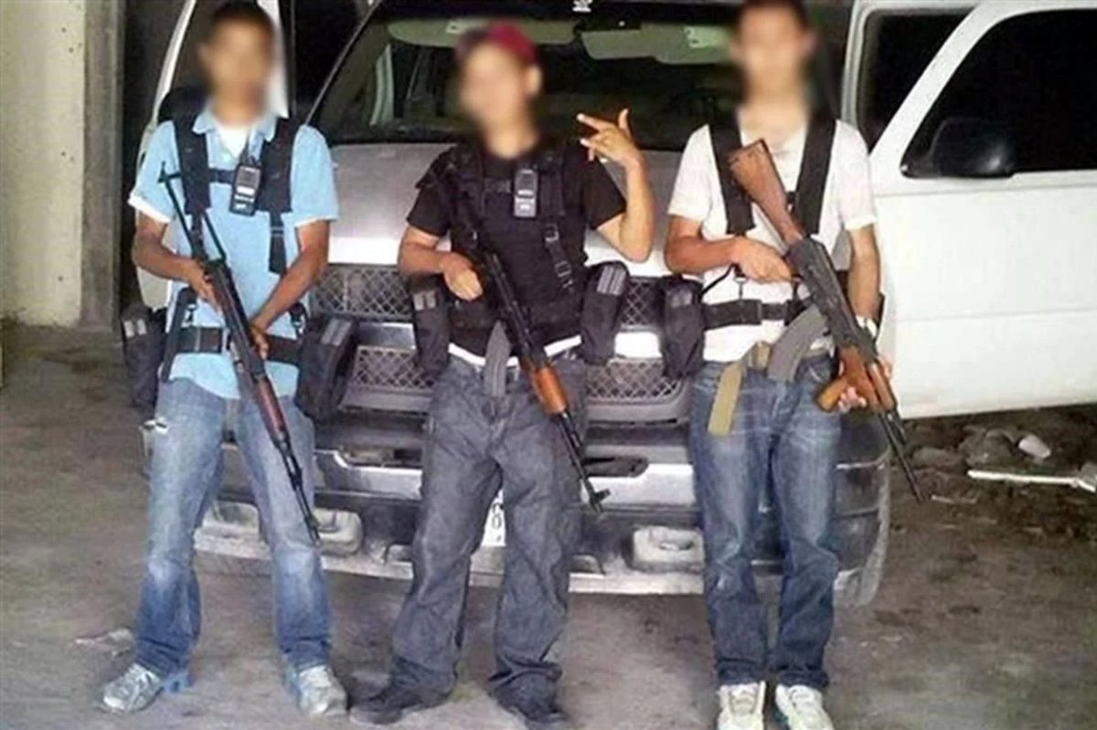 cosgaya_emilio's tweet image. Desde que abrí mi cuenta en esta red vengo denunciando que hay más jóvenes en las filas del crimen organizado que nunca antes, las bajas en la guerra de los abrazos es tan alta que se necesita sacar carne de cañón de donde se pueda, esto es especialmente evidente en Michoacán.…