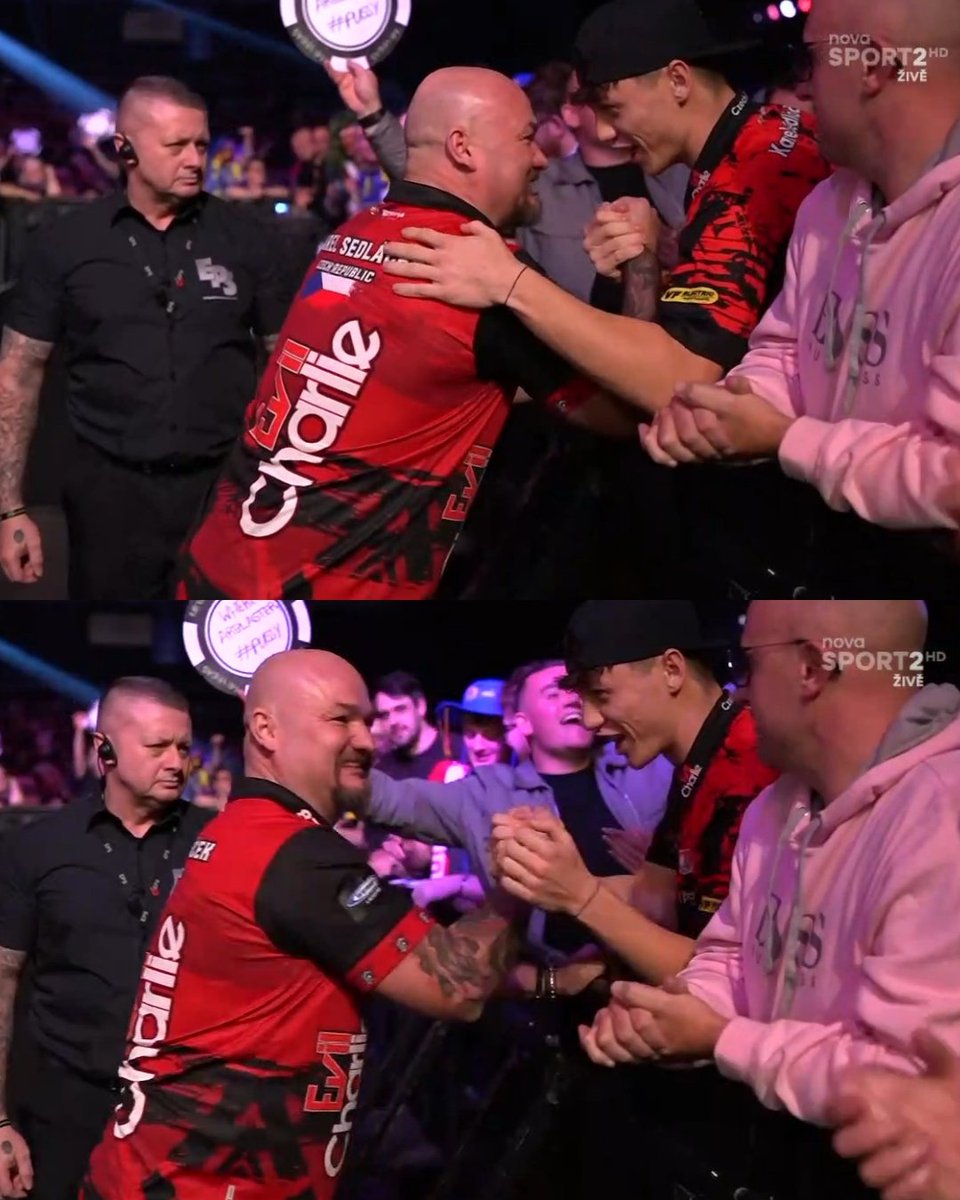 novasport_cz's tweet image. Karla Sedláčka dnes na Grand Slam of Darts podporuje i Ladislav Krejčí, který právě ve Wolverhamptonu hraje! 🤩🇨🇿

#NovaSport | #PDC