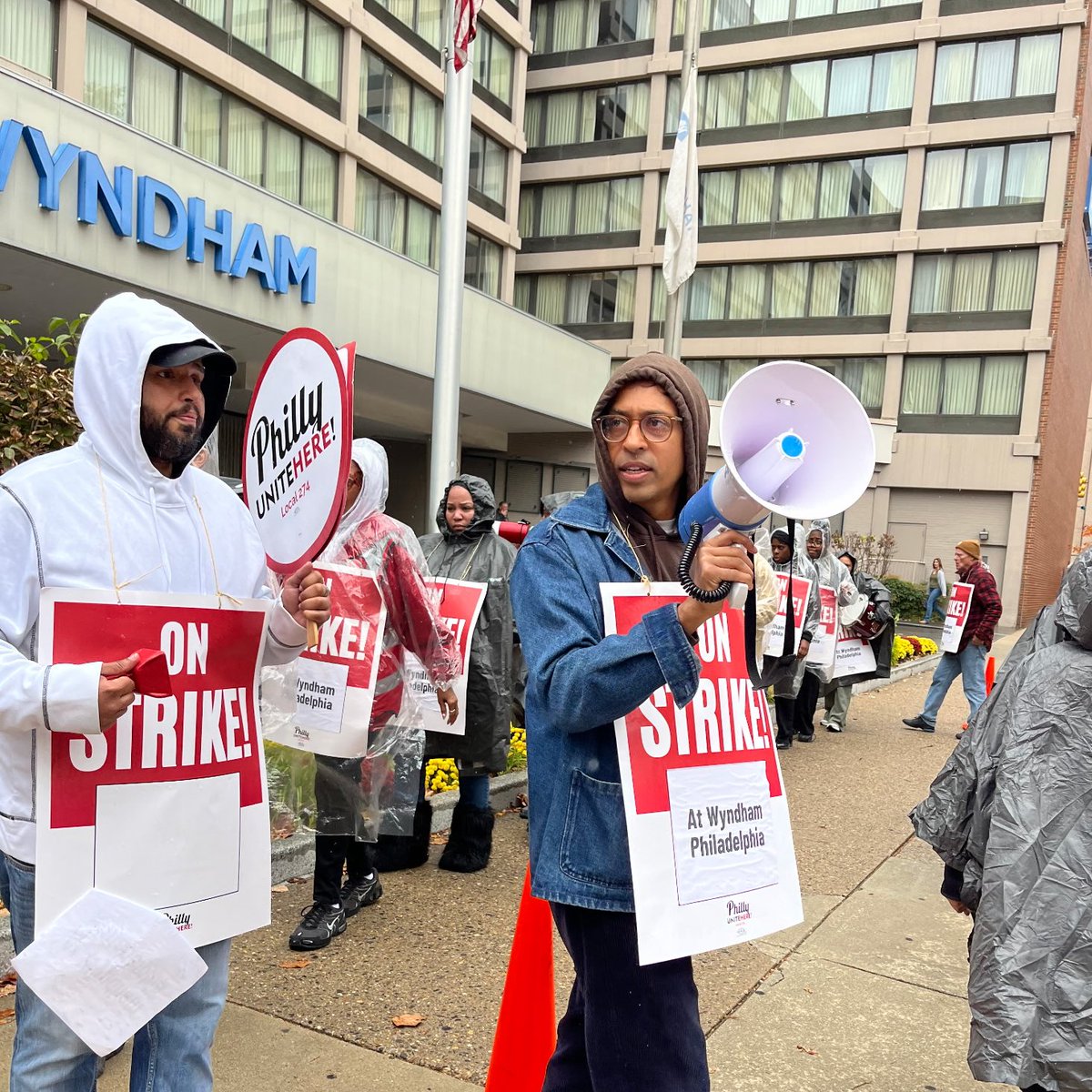 SenatorSaval's tweet photo. @UNITEHEREPhilly When the world comes to Philly next year in 2026, it will be a worker from @UNITEHEREPhilly who holds the door. Our city's prosperity depends on their labor. Solidarity with them now and forever. ✊🏾 https://t.co/9yPq6qyKQm