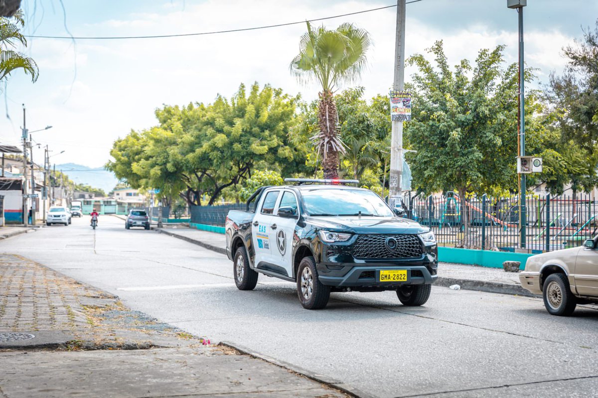 FernandCornejoV's tweet photo. #SeguraEP | Desde el 27 de marzo de 2025, nuestras Estaciones de Acción Segura (EAS) HAN FORTALECIDO y SIGUE FORTALECIENDO la SEGURIDAD y ATENCIÓN CIUDADANA en Guayaquil.

En este período se han realizado 27.002 patrullajes, 14.158 requerimientos atendidos, 36 rescates de fauna, 562 operativos interinstitucionales, 47 aprehensiones, 25 armas incautadas, 168 atenciones prehospitalarias y 325 operativos junto a la @ATMGuayaquil.

Las EAS son puntos estratégicos que busca brindar una respuesta rápida y en equipo, reforzando la seguridad en coordinación de @PoliciaEcuador, @FFAAECUADOR y todo organismo que desde sus competencias velé por la seguridad de la #CiudadDeTodos.
#AquilesAlvarez