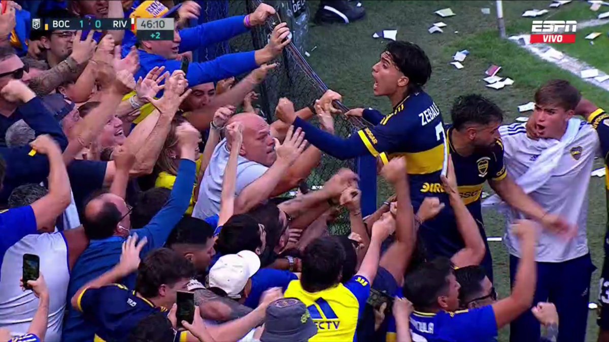 45+2' GOL DE #BOCA!!!! EXEQUIEL ZEBALLOS MANO A MANO ante Rivero, remata cruzado, tapa Armani y en el rebote, el CHANGO CONVIERTE EL 1-0!!!