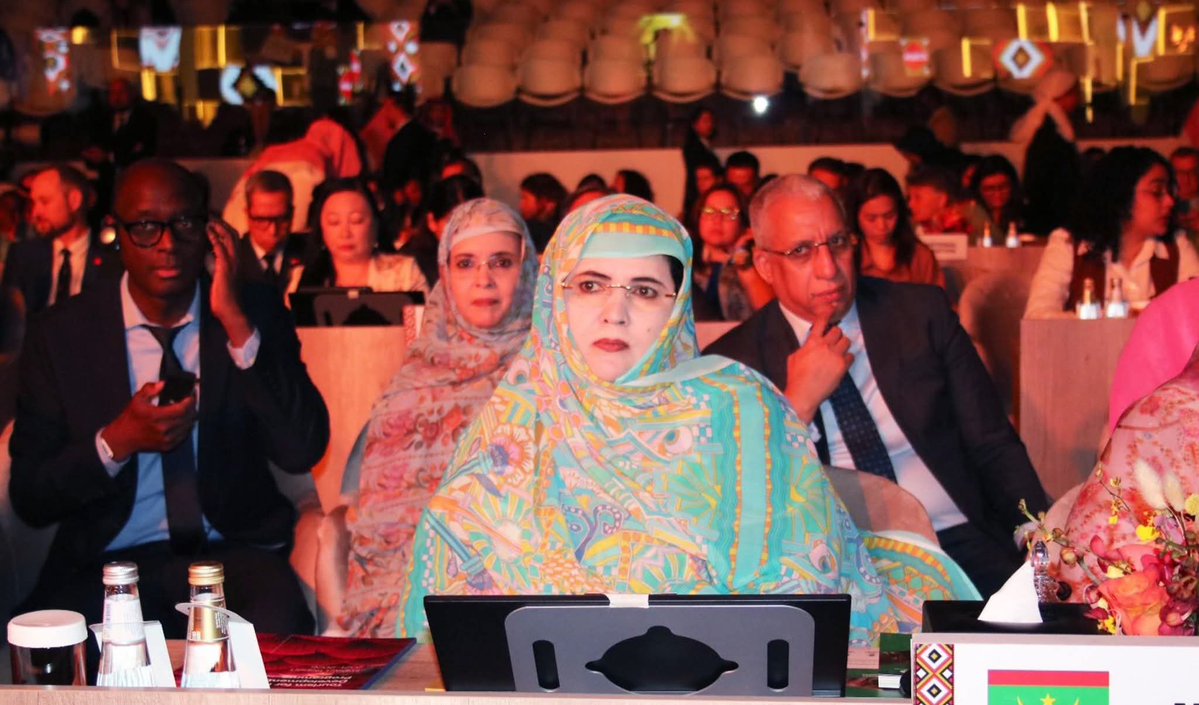 akhbarelwattan's tweet image. تشارك موريتانيا في أعمال الدورة الـ26 للجمعية العامة لمنظمة الأمم المتحدة للسياحة، المنعقدة في الرياض تحت شعار &quot;السياحة المدعومة بالذكاء الاصطناعي: إعادة تعريف المستقبل&quot;.
ترأس الوفد الوزيرة زينب بنت أحمدناه، بمشاركة عدد من المسؤولين، تأكيدًا على التزام موريتانيا بتطوير السياحة .