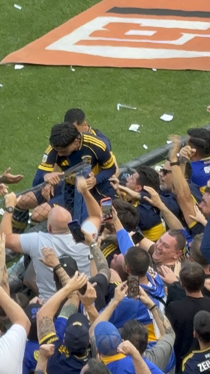 Tato_Aguilera's tweet photo. Gooooooooool de Boca. El Chaaaaaaaango Zeballos pone el partido 1-0. https://t.co/QlM1pGpZtf