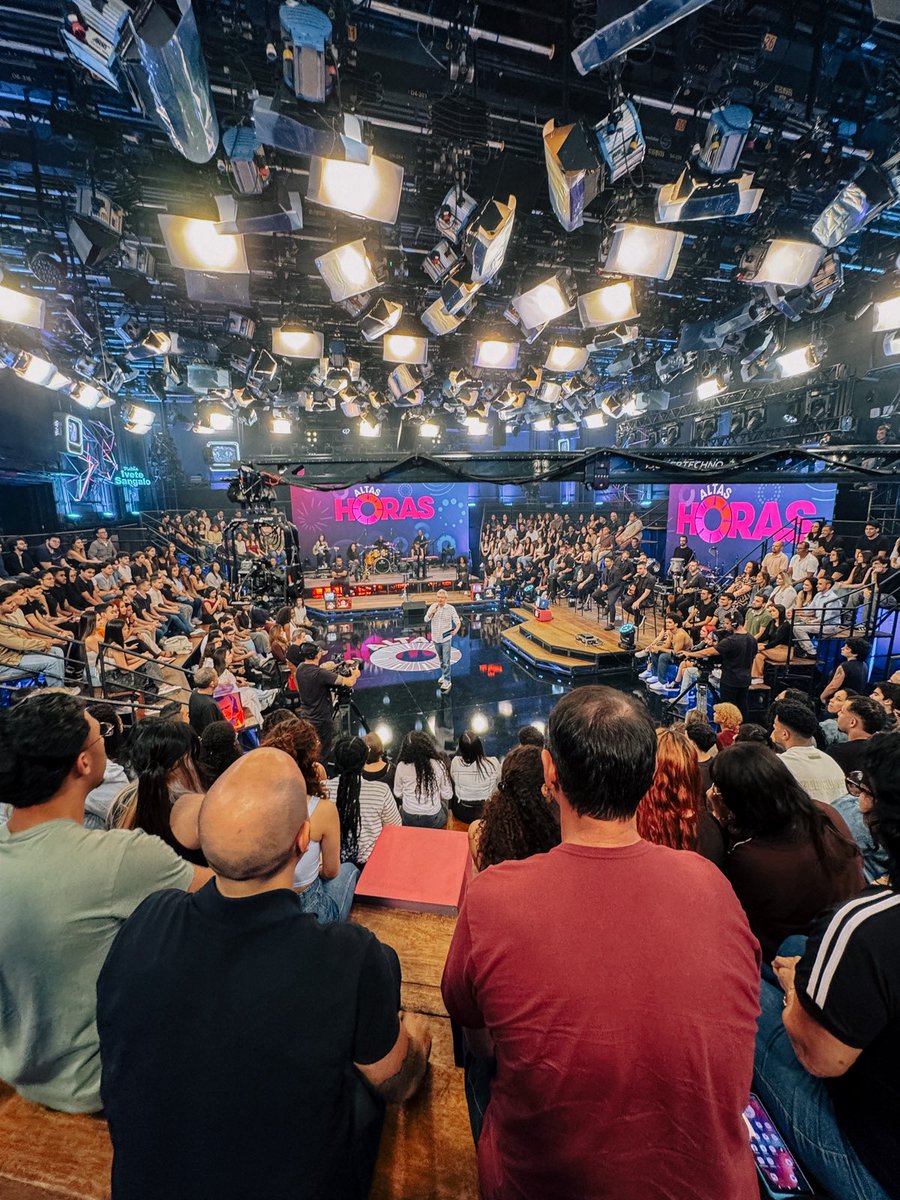 odoceencontro's tweet photo. Passando pra agradecer a todos que assistiram o @altashoras com a gente ontem. Vocês são incríveis! 
Muito obrigado, Altas Horas  e @serginhogroisman pela oportunidade 💙🙏🏼 https://t.co/neH7vkk9t9