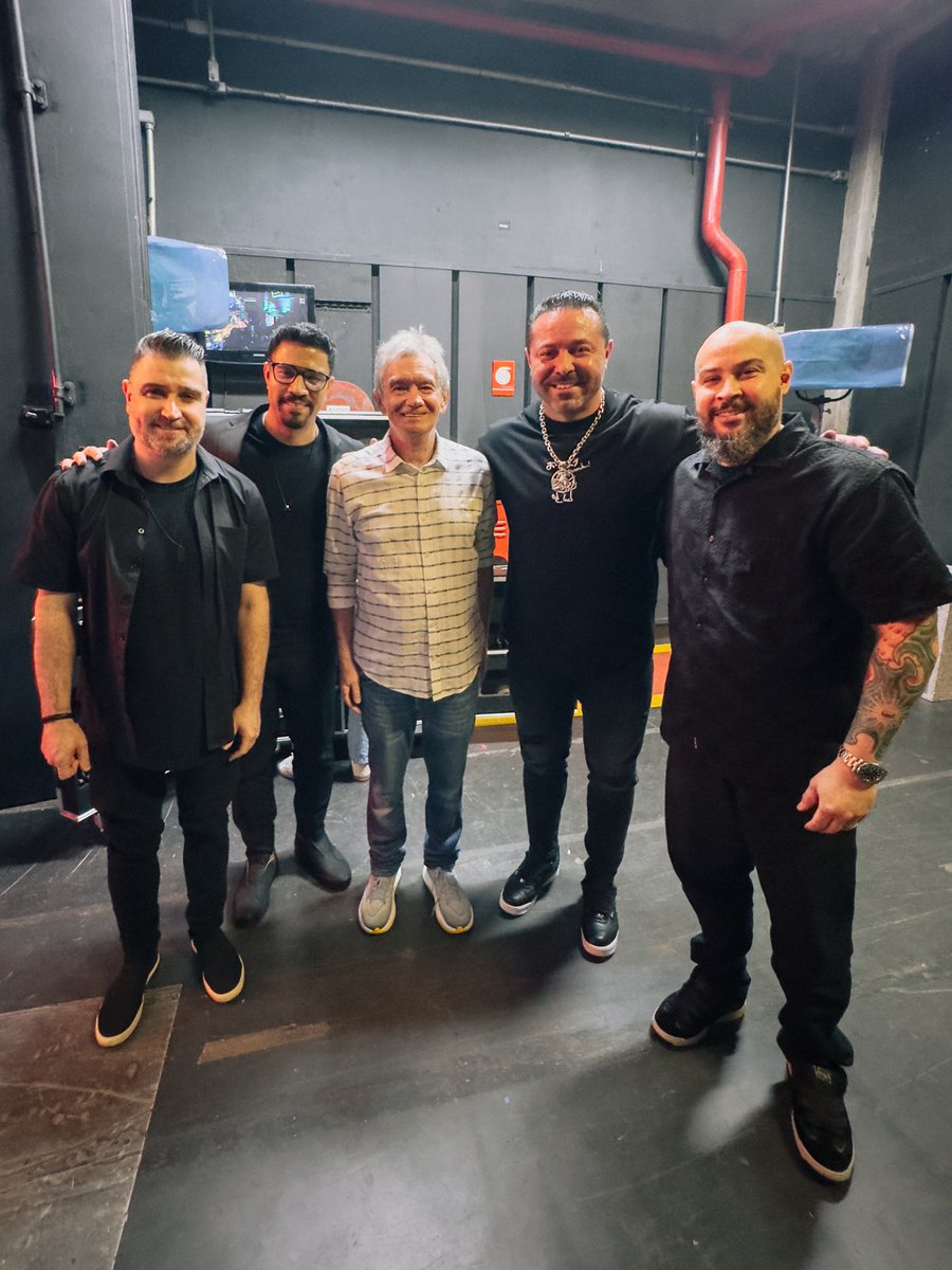 odoceencontro's tweet photo. Passando pra agradecer a todos que assistiram o @altashoras com a gente ontem. Vocês são incríveis! 
Muito obrigado, Altas Horas  e @serginhogroisman pela oportunidade 💙🙏🏼 https://t.co/neH7vkk9t9