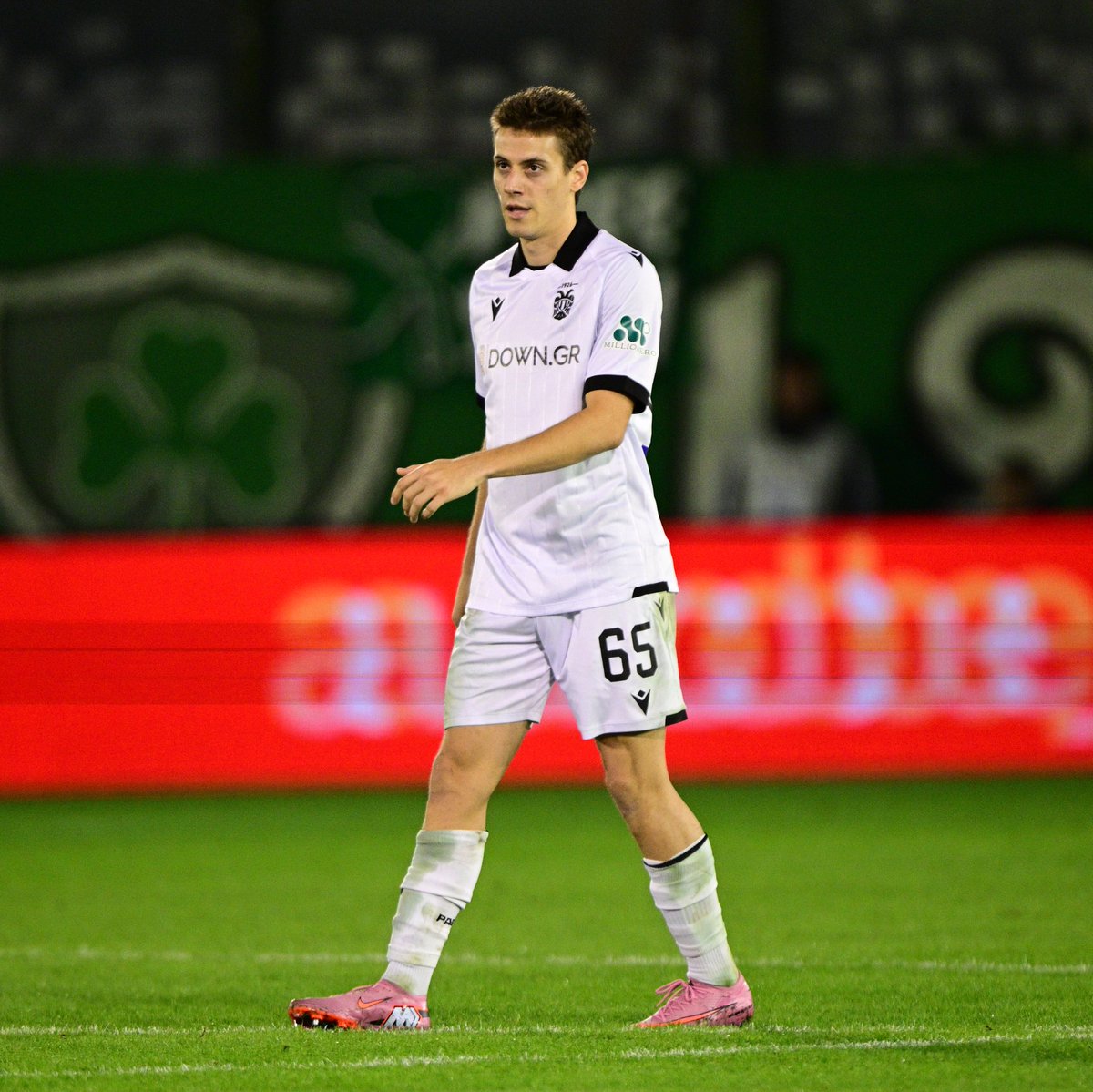 V_Agritakis's tweet image. Ο κορυφαίος Έλληνας ποδοσφαιριστής της Super League σκοράρει μια γκολάρα στο &quot;Απόστολος Νικολαΐδης&quot; και λαμβάνει χειροκρότημα, όπως αρμόζει σε έναν αθλητή του επιπέδου του!

#paopaok #paokfc #paofc #Κωνσταντέλιας