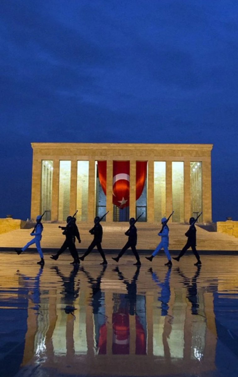 Arkasında olmasaydı şanlı bir mâzi,
Bu milletten çıkar mıydı bir büyük Gâzi?

Hüseyin Nihâl Atsız

#10Kasım