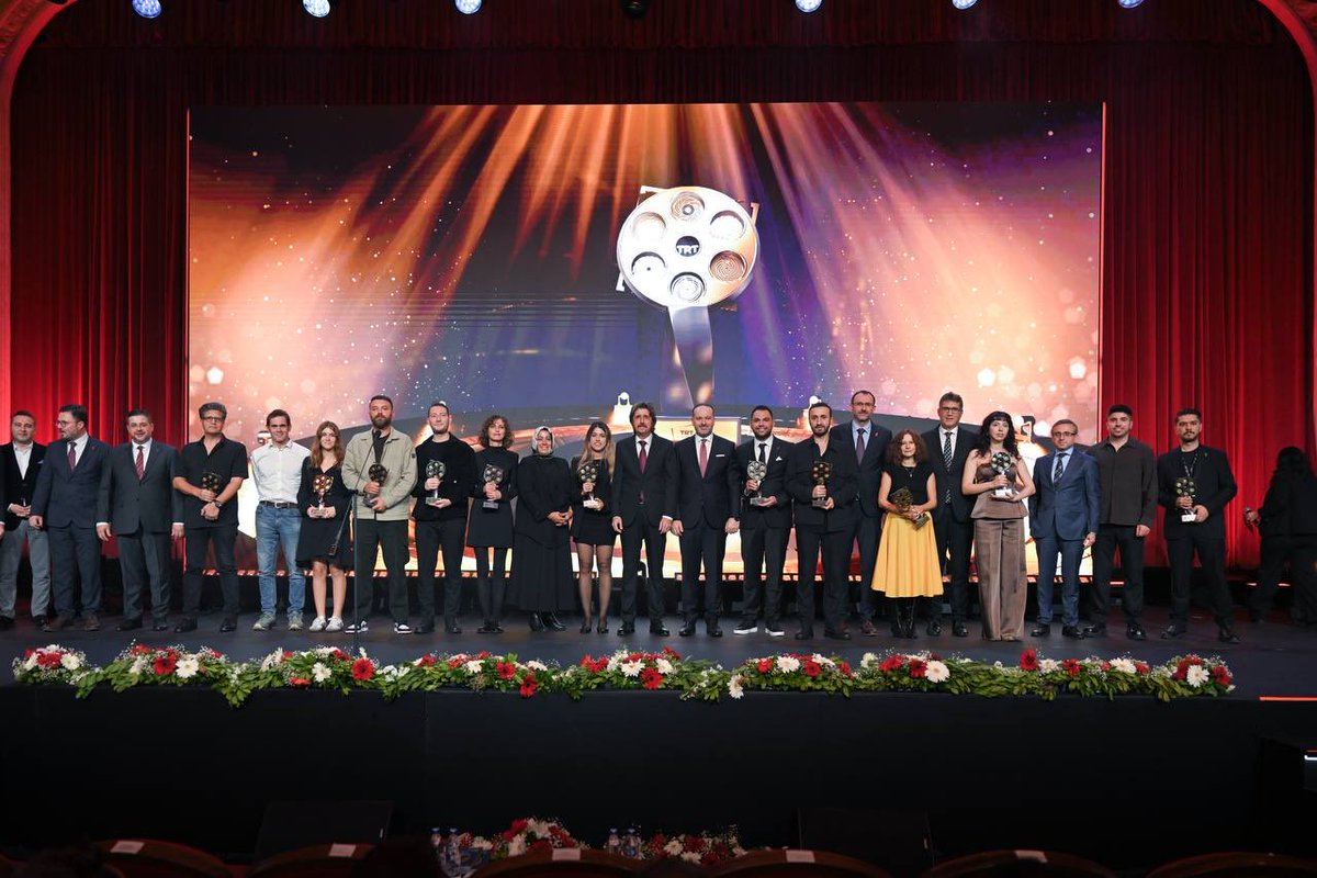 Gerçeğin izini süren belgeselcileri İstanbul’da buluşturan 16. TRT Uluslararası Belgesel Ödülleri’ni başarıyla tamamladık.

Türkiye’nin en büyük belgesel festivali <a href="/TRTBelgeselFilm/">TRT Uluslararası Belgesel Ödülleri</a>’e teveccüh gösteren tüm belgeselcilere ve Festivalimize değer katan herkese şükranlarımı sunuyorum.