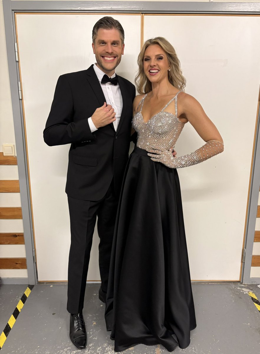carl_lindquist's tweet image. Tusen tack Gislaved för två helt underbara Bond-konserter igår! ❤️🎶 Vilken publik, vilken glädje! 🤩 

Tack till fantastiska Gislaved Symfoniorkester, bandet och Maestro Ulf Wadenbrandt! ⭐️

#sångare #konsert #jamesbond