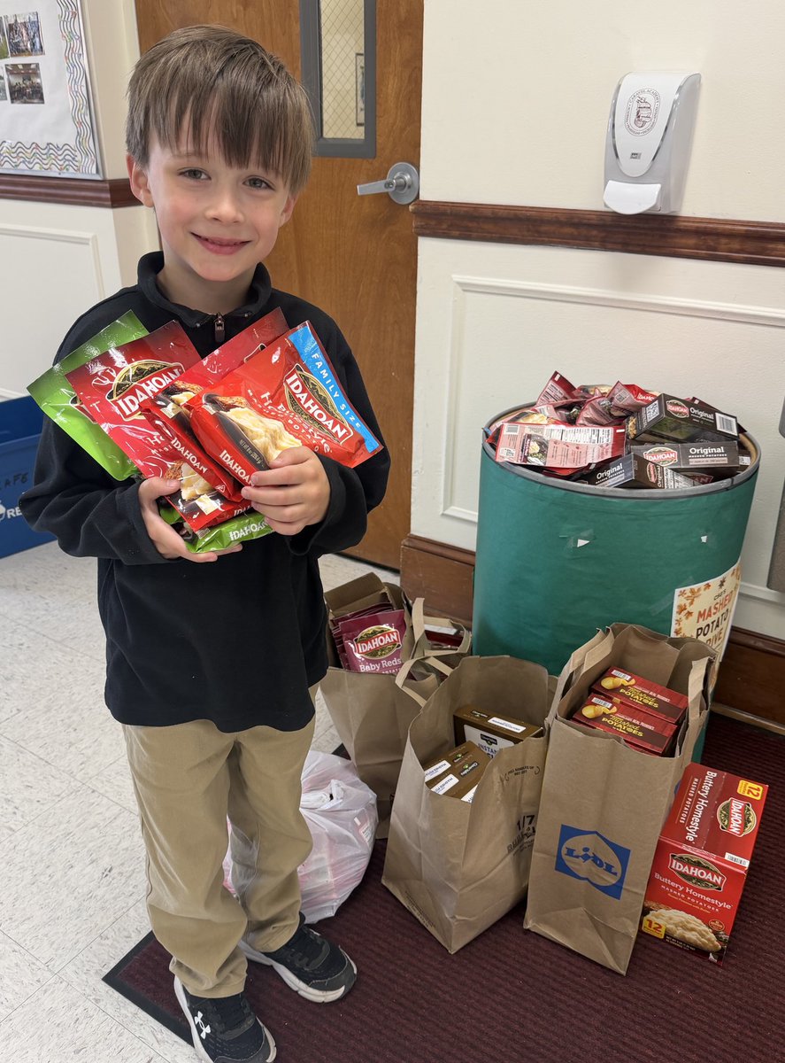 CaravelAcademy's tweet image. You have two more days to donate!!  Please consider bringing in mashed potatoes Monday or Tuesday.  

The annual CSG Mashed Potato Drive is underway and will run until Tuesday, November 11th.  All donations will go to the Food Bank of Delaware. Happy collecting!

@FoodBankofDE