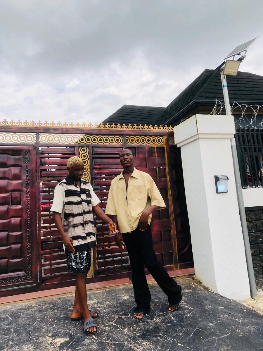 lostb___'s tweet image. Stay away from people who
ignore you until they need you.