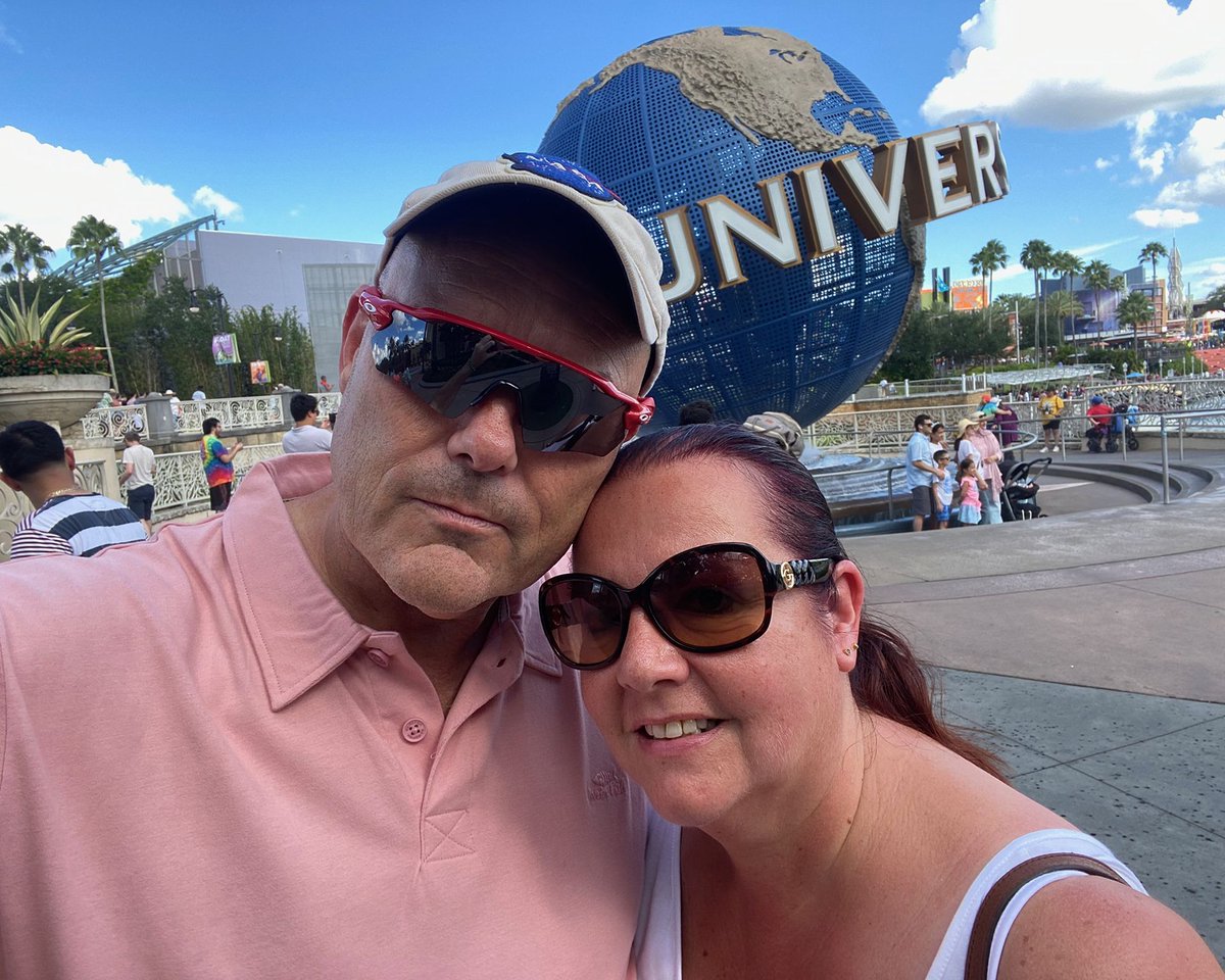 HiddenMicks_Net's tweet image. Some of our staff will be in @WaltDisneyWorld and @UniversalORL parks throughout December 🎅🏻

If you spot us, just say &apos;Hi, Hidden Micks&apos; to win a 12-month subscription to either resort! 

Please share with your friends, Santa has plenty to go around

⬇️ Download Hidden Micks now…