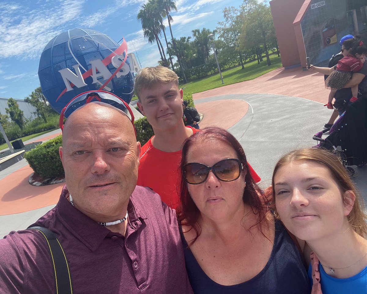 HiddenMicks_Net's tweet image. Please share…

Some of our team will be in @WaltDisneyWorld and @UniversalORL parks throughout December 🎄 

If you see us, just say ‘Hidden Micks’ to win a 12-months subscription to either Walt Disney World or Universal Orlando on the spot