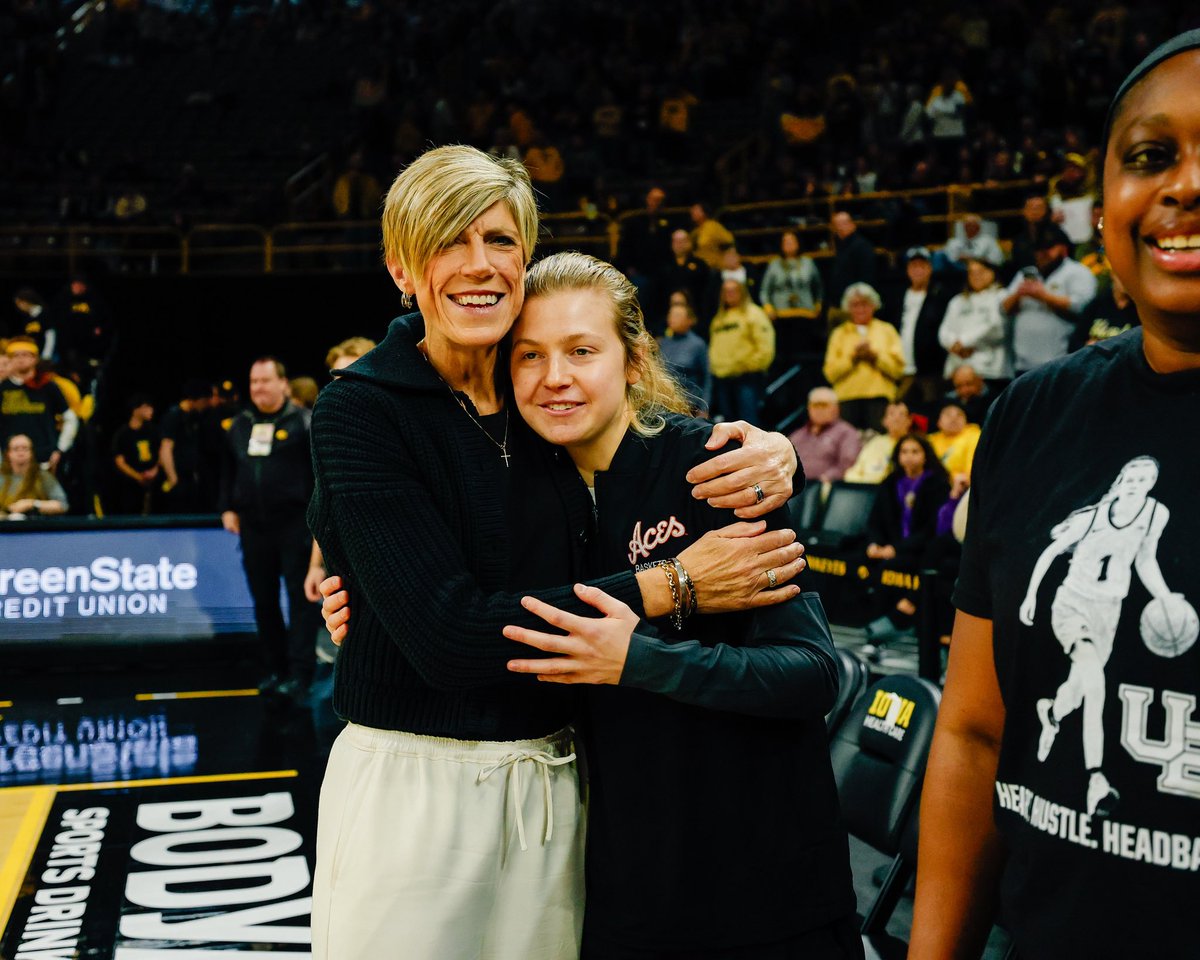 TheIowaHawkeyes's tweet image. Once a Hawkeye, Always a Hawkeye. 🤩

@davismolly14 x @IowaWBB