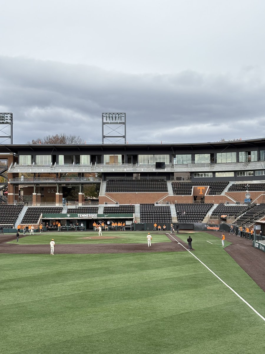 _campbellscoop's tweet image. Third game of the Fall Ball World Series. Currently tied 1-1 at the top of the sixth.