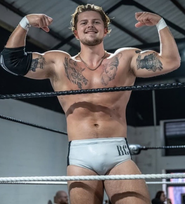 wresadam's tweet photo. Love a Pro Wrestling Stud in White Trunks!!
#prowrestling #wrestling #wrestlers #prowrestlers #wrestlingfetish #gaywrestling #hot #trunks #bulge #bulgemen #gay #thicc #whitetrunks https://t.co/ISdcnnD0XD