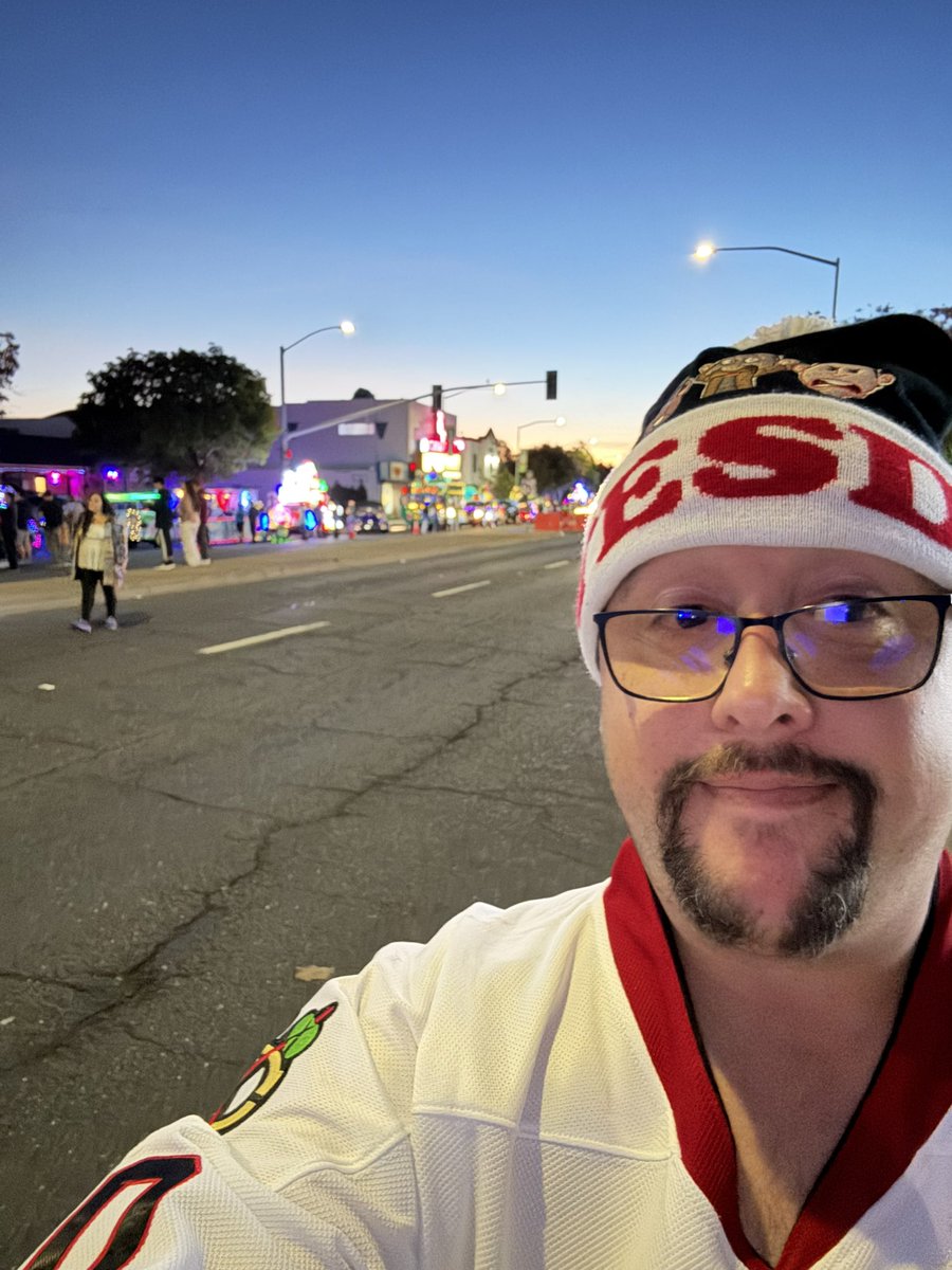 Had to rep TESD at the Annual Holiday Light Parade.  The parade didn’t start yet when I took the picture. <a href="/sundayjeff/">booyah</a> <a href="/TellEmSteveDave/">Bryan Johnson</a> <a href="/BQQuinn/">Brian Quinn</a> <a href="/GitEmSteveDave/">TheBrettMaherOfTweets</a> <a href="/tmilo1982/">tom milo 🐜 #2749</a> <a href="/jimmythehairguy/">Jimmy</a>