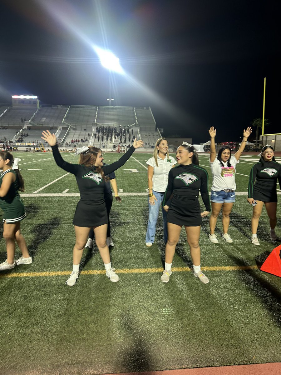 Wolverine Cheer 💚💕📣 tweet media