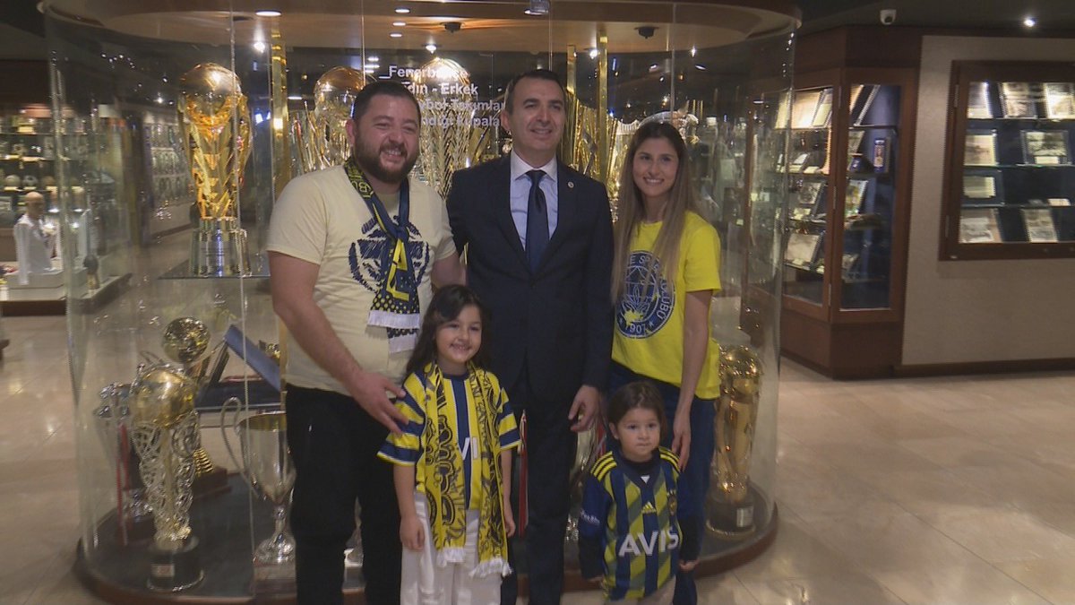 Fenerbahçe bugün Rıdvan Bey ve güzel ailesini maçta ağırladı.

Değerli yöneticimiz <a href="/AdemKoz/">Adem KÖZ</a> ve emeği geçen herkese teşekkürler.
Yaşa Fenerbahçe 💛💙