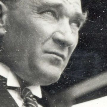 “Görevim bitmemiştir, bitmeyecektir, ben toprak olduktan sonra da devam edecektir." (Atatürk, 1925)

(Atatürk’ün Bütün Eserleri, C.18, s.94)

Gerçekten de Atatürk’ün görevi ölünce bitmedi, öldükten 87 yıl sonra da devam ediyor. 

Atatürk'ümüzü ölümsüzlüğünün (fikirleriyle