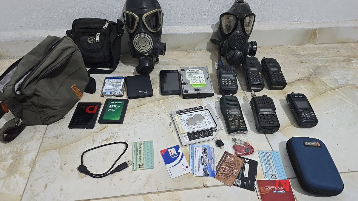 QalaatAlMudiq's tweet photo. #Syria: the Security forces seized a large amount of equipment and weapons during the raids carried out against #ISIS cells over the past ~48 hours.  

Notably, a workshop for explosives devices, including the famous "rock-IEDs", was seized in #Damascus province. https://t.co/ihwvOYMWVg