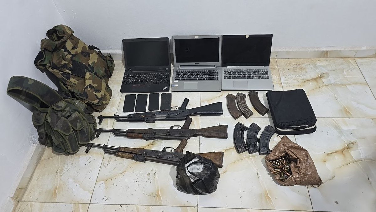 QalaatAlMudiq's tweet photo. #Syria: the Security forces seized a large amount of equipment and weapons during the raids carried out against #ISIS cells over the past ~48 hours.  

Notably, a workshop for explosives devices, including the famous "rock-IEDs", was seized in #Damascus province. https://t.co/ihwvOYMWVg