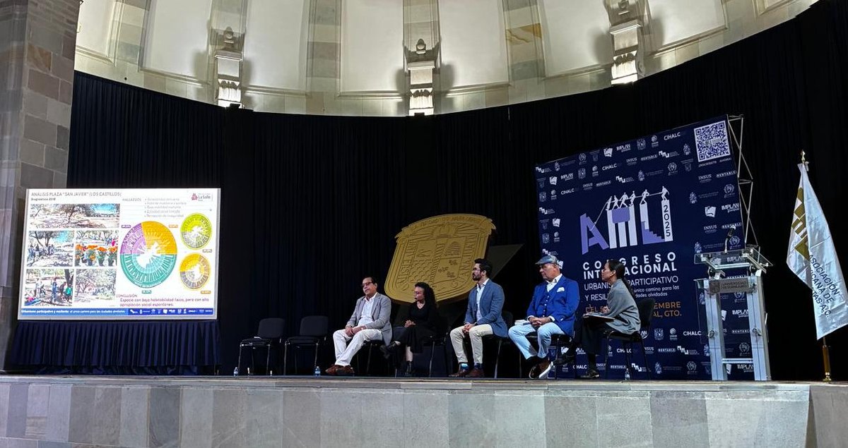 En el seno #CongresoDeUrbanismo, el simposio “Regeneración comunitaria y reactivación urbana” destacó la importancia de un urbanismo participativo y resiliente, donde la ciudadanía actúa en la revitalización de las ciudades, promoviendo equidad territorial y sostenibilidad. 🌆🤝