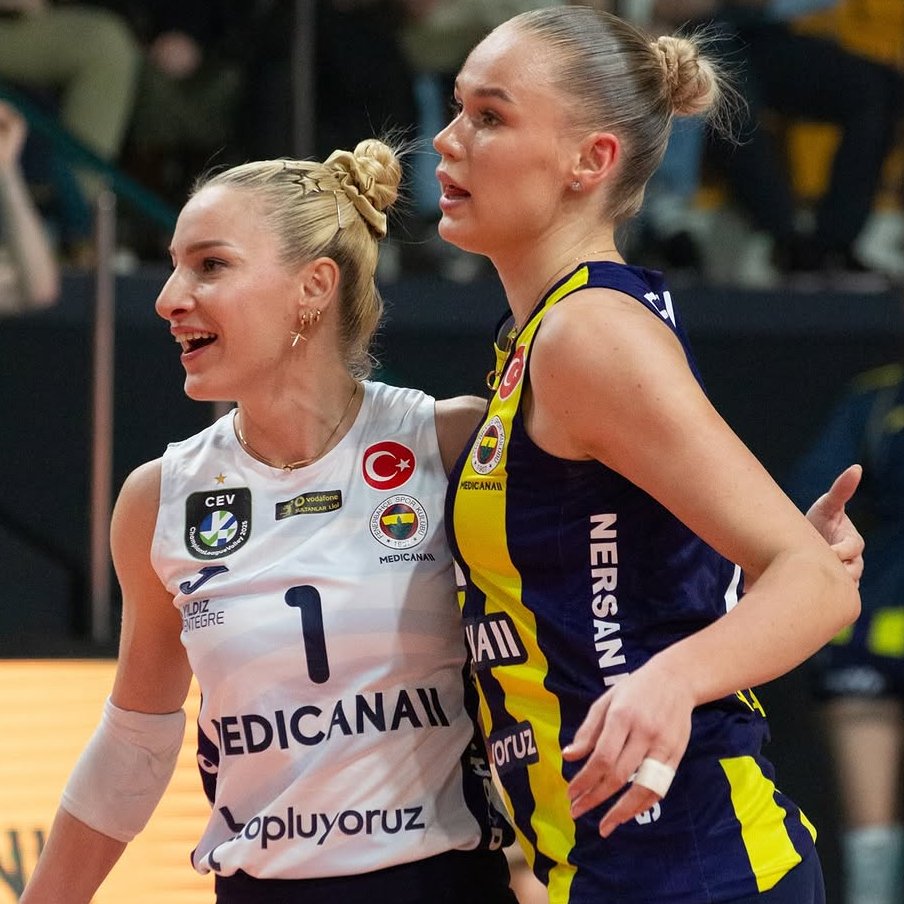 gibbybaris's tweet image. - Servisini kaçırsın dediğin, servisini karşılamaktan çekindiğin bir oyuncu ?

⚡️ Gizem Örge: 

Çok iyi servis atan oyuncular var. Mesela Antropova çok iyi servis atıyor. Onu söyleyebilirim.

Arina gerçekten iyi servis atıyor. Bazen inanılmaz falsolu geliyor. Sabah…