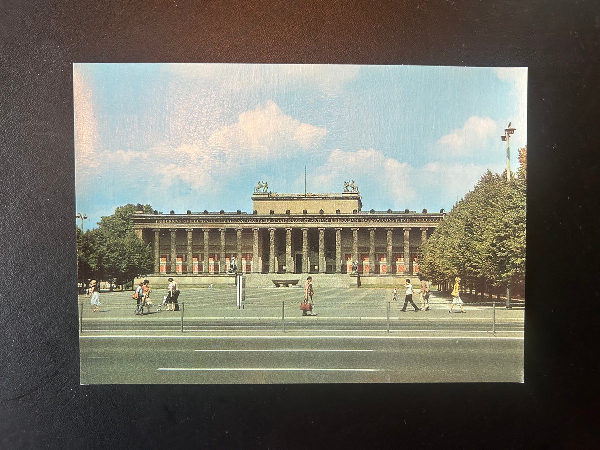 MarkWerling5's tweet image. Three years after the Berlin Wall fell, no trace was left in the city center.  I saw a statue of Lenin in rubble, with dried flowers placed on his chest by admirers.  Postcards like this one were produced by the communist DDR.  #Mauerfall #Berlinermauer #DDR