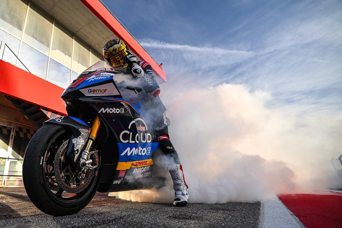 AlessioPiana130's tweet photo. #MotoE
Alessandro Zaccone non soltanto si è affermato come l'ultimo Campione del Mondo MotoE, ma anche in qualità di terzo italiano iridato di motociclismo in questo 2025 dopo Stefano Manzi (Supersport) ed Andrea Verona (Enduro 2). https://t.co/taiYh4to5p