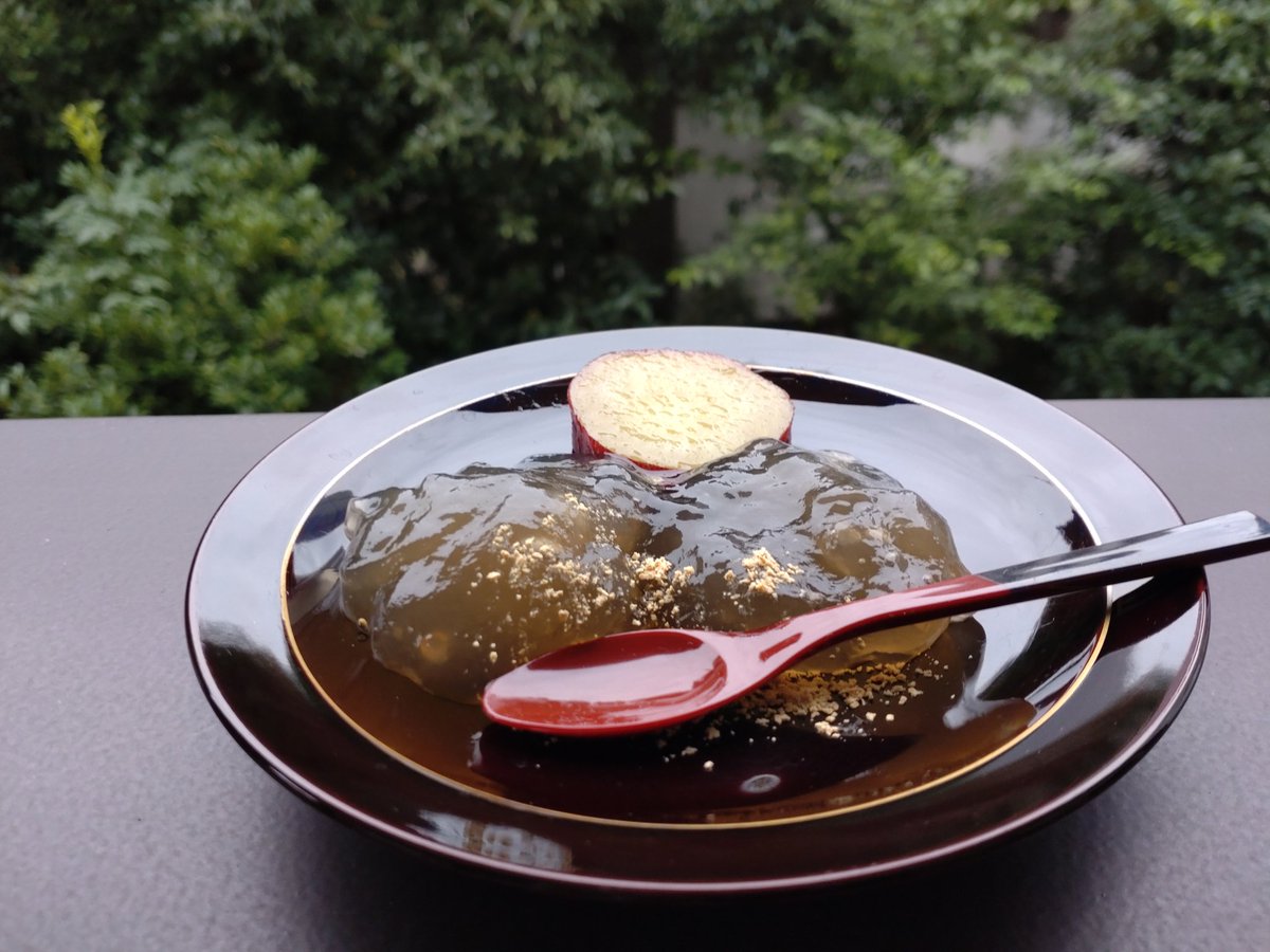 oteracafe's tweet photo. 満月の日、わらびもちと芋名月をお出ししました。11/12（水）がオープンテラスのおもてなし最終日。ご都合がよろしければどうぞお越しください。

ご希望の方は光明寺のホームページhttps://t.co/dHFJg627JP内ブログより予約状況をご確認の上、kot@komyo.netまでメールをお送りくださいませ。 https://t.co/RtyYx2ryCf
