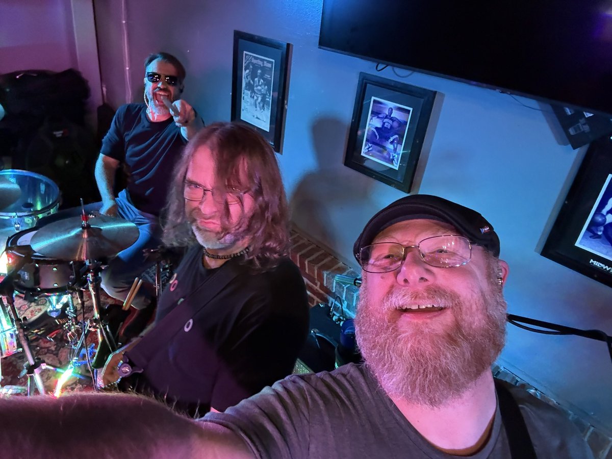 That90sBand's tweet photo. Shenanigans.....last night at Sidelines Sports Pub Avon.

Thanks to all of you who spent your Saturday night with us!

Next up: 12/06/2025 - That '90s Band at Mikie's Pub!

#that90sbandindy #that90sbandmusic https://t.co/ehFhuA0bSU
