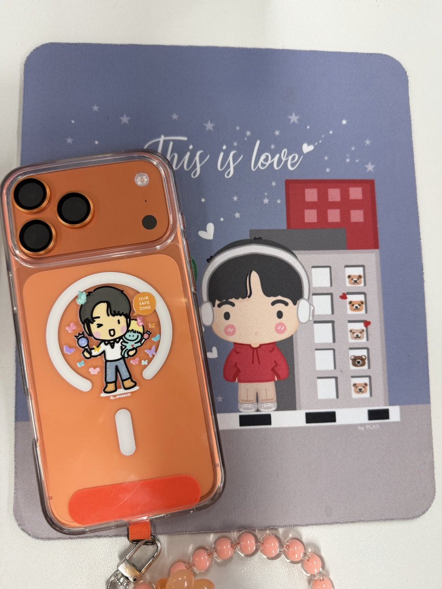 ขอบคุณสติกเกอร์นูนน่ารักๆจากนุชที่วิ่งข้างๆกัน เอามาแปะทอระสับซะเรยยย คิ้วทึ่ #เป๊กผลิตโชค #peckpalitchoke <a href="/peckpalit/">Peck Palit</a>