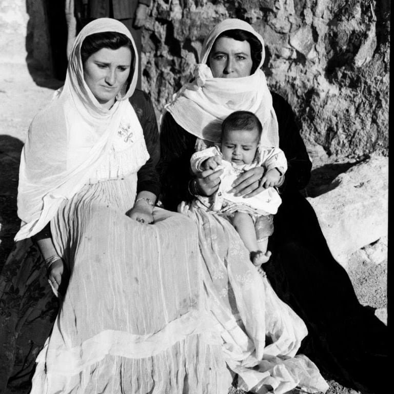 🇯🇴 Druze in Al-Azraq, Jordan (1960) 

Photo by Helen Keiser