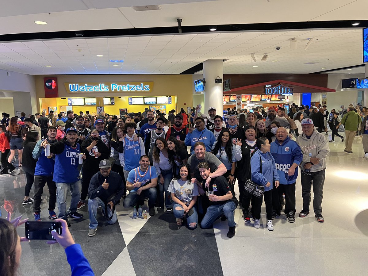 rachelledotcom's tweet image. I love my Twitter friends. Looking at you #clippernation    💙❤️💙❤️