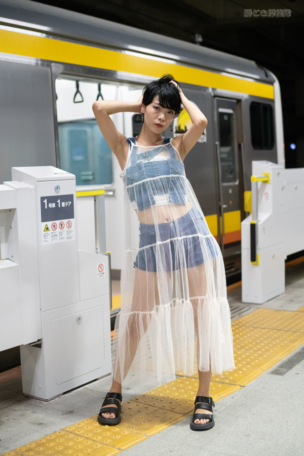 so_ten_nen's tweet image. 憧呼さん（その６５）

～　【リク撮】夜の立川駅　2025.10.05　～

#立川

SONY α99Ⅱ
SONY CarlZeissPlanar50mmf/1.4
f/2.8
ISO-6400

#憧呼 （あこ） サン@aco_model

勝どき探検隊にて公開
kachidokilolipop.pussycat.jp/loli-photo/aco…