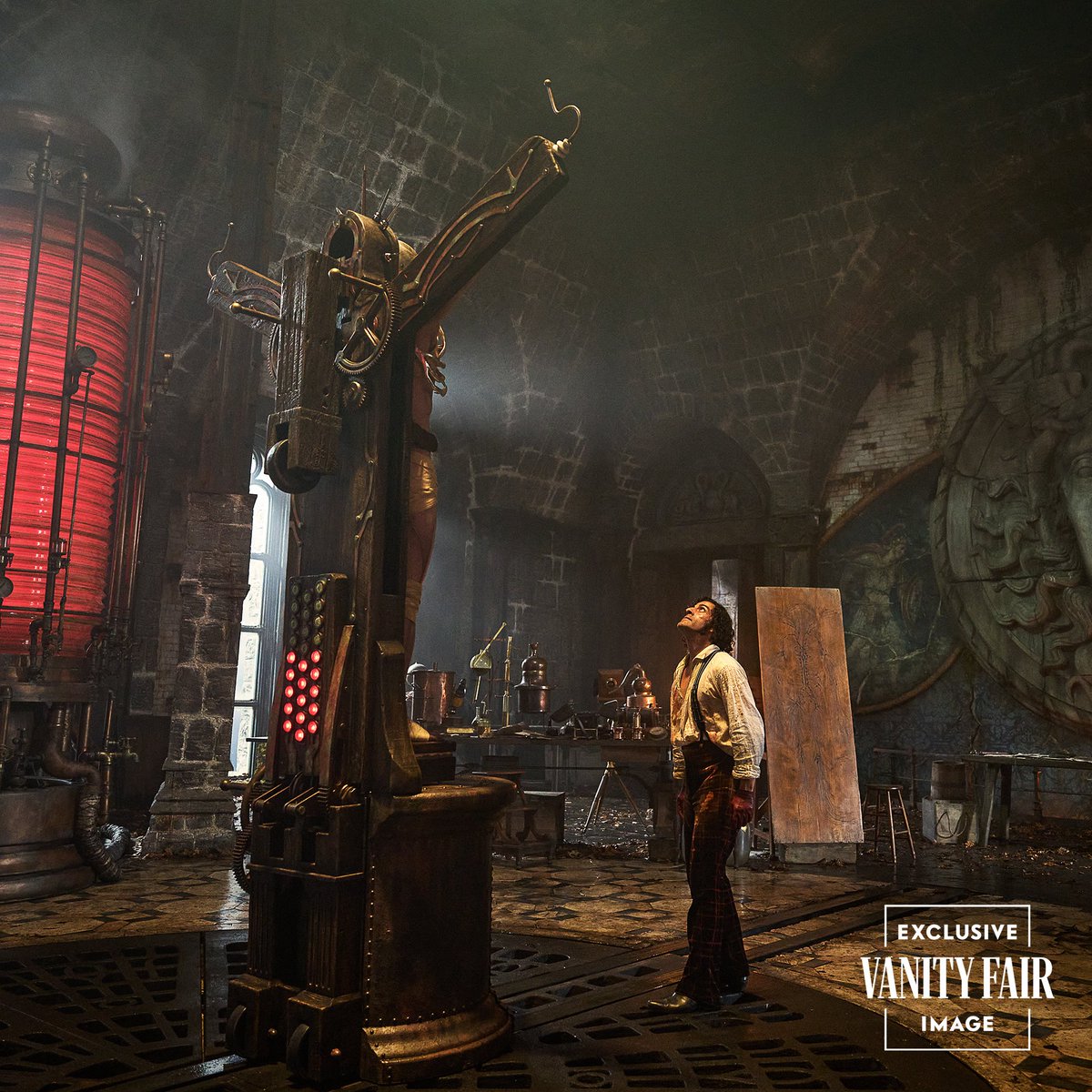 VFMagazineRP's tweet image. #RPVanityFair › 𝗩𝗮𝗻𝗶𝘁𝘆 𝗙𝗮𝗶𝗿 › S͟h͟o͟o͟t͟s͟

It’s alive! Your first look at Christianne Baüer’s #FrankensteinRP and 𝗣𝗮𝘁𝗿𝗶𝗰𝗸 𝗚𝗿𝗲𝗲𝗻𝗲 (@noctrelafoule) as the titular scientist’s monster is here.