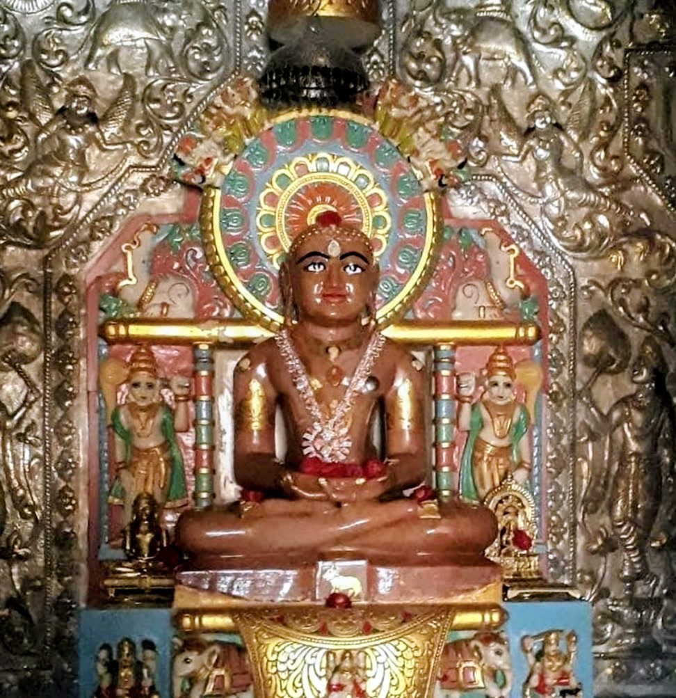 श्री वासुपूज्य स्वामी अरिहंत प्रभु ... 🙏🙏🙏

ॐ ह्रीं अर्हम श्री वासुपूज्य स्वामी नमः

अम्बरडी, 
कच्छ गुजरात.