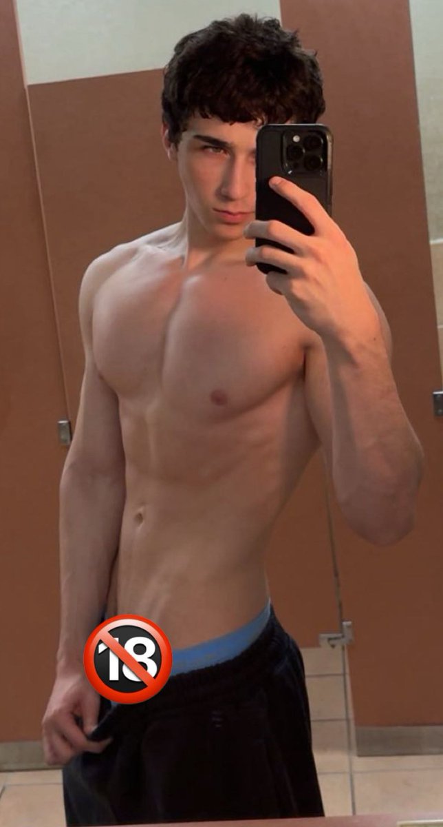 Ashton Rowland (@ashtonrowlanddd) on Twitter photo 