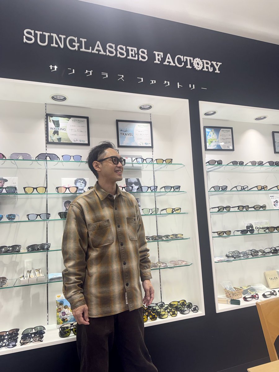 shiojirihonten's tweet image. 【ReyBan】
メガネ屋店長のリアルバイ🛒
こちらはサングラスフレームですがカーブがフラットなため
色を薄くし、常用メガネとしてもお使いいただけます

室内でも快適に過ごすことができます👍🏻
ぜひお試しくださいませ❗️
#rayban
#レイバン
#メガネのシオジリ
#メガネのシオジリ滝川本店