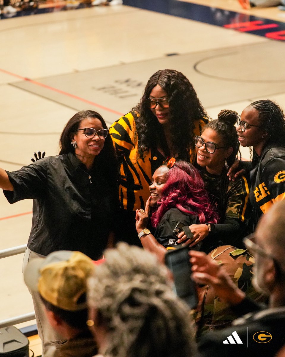 The #GramFam showed up and took over Burr Gymnasium tonight! 

#ThisIsTheG🐯