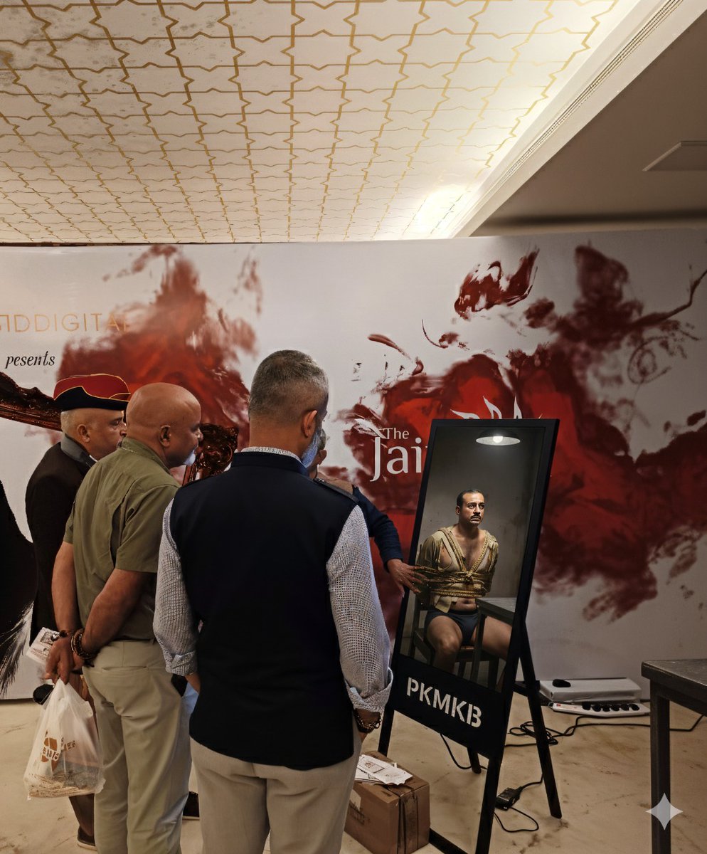 Mritunjayrocks's tweet image. The Gentlemen @ajaykraina @col_chaubey and @AadiAchint  having a close look at #MullaMunir 

#PKMKB #PorkiArmy #PakRoaches