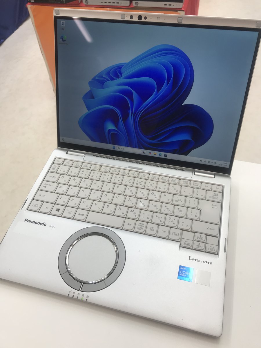PCcomfullKOBE's tweet image. PCコンフル 神戸三宮店です！今日も元気に営業中☀

実はぼくレッツノートあまり好みではないんですが、FVシリーズだけはマジで使いたいと思えるマシンなんですよね🙂

・14インチながら薄型軽量
・大きいキーボード
・充実のインターフェース

#神戸 #三宮 #三宮センター街
#PC #パソコン #Panasonic