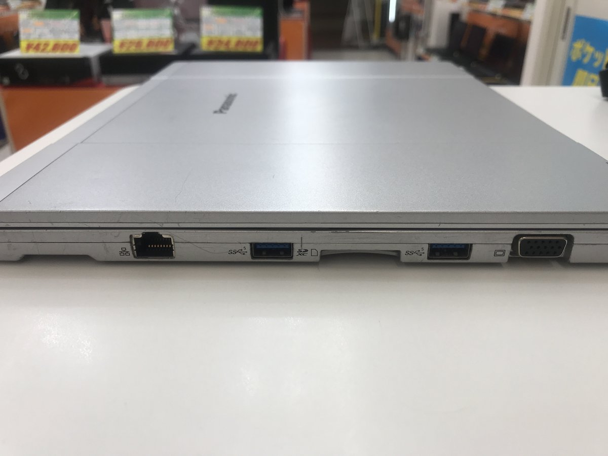 PCcomfullKOBE's tweet image. PCコンフル 神戸三宮店です！今日も元気に営業中☀

実はぼくレッツノートあまり好みではないんですが、FVシリーズだけはマジで使いたいと思えるマシンなんですよね🙂

・14インチながら薄型軽量
・大きいキーボード
・充実のインターフェース

#神戸 #三宮 #三宮センター街
#PC #パソコン #Panasonic