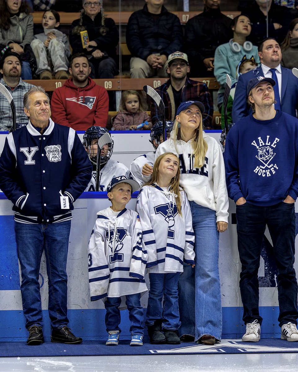 Yale Men's Hockey tweet media