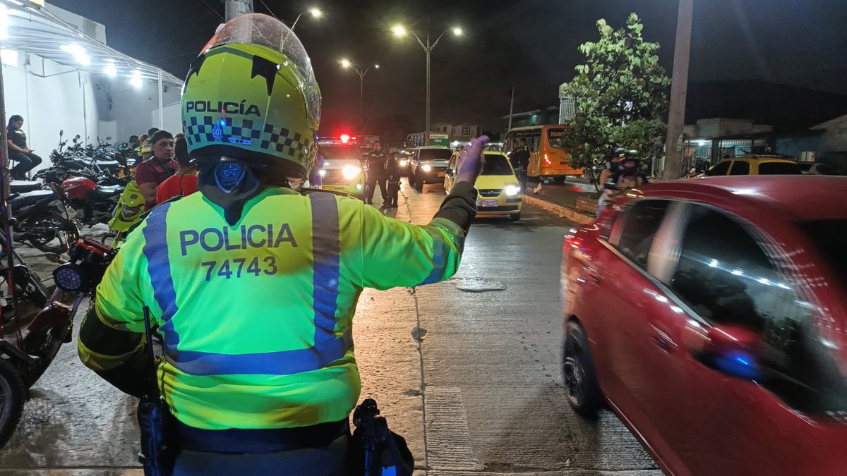 Las Caravanas por la Vida siguen recorriendo las localidades promoviendo la seguridad y la convivencia ciudadana. 

Se ha recuperado espacio público, atendido quejas de la ciudadanía y se han hecho controles a la legalidad. 

¡Con la <a href="/PoliciaBquilla/">Policía Metropolitana de Barranquilla</a> acompañamos a la comunidad!