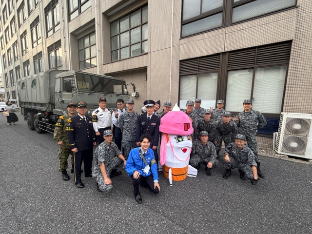 Chiba_pco's tweet image. 【船橋出張所習志野市担当より】
１１月２、３日の両日、日大生産工学部桜泉祭に参加しました。
自衛隊ブースへ来場ありがとうございます。
来年もよろしくお願いします。

#陸自 #空自 #千葉地本 #桜泉祭 #募集相談員 #習志野市