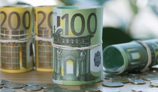 Foreign investment in the EU has collapsed, as the bloc becomes less attractive to global businesses struggling with high energy costs, U.S. tariffs, and growing warlike posture.
$VGK $IEV $FEZ $EZU $DBEU $SIE $AIR