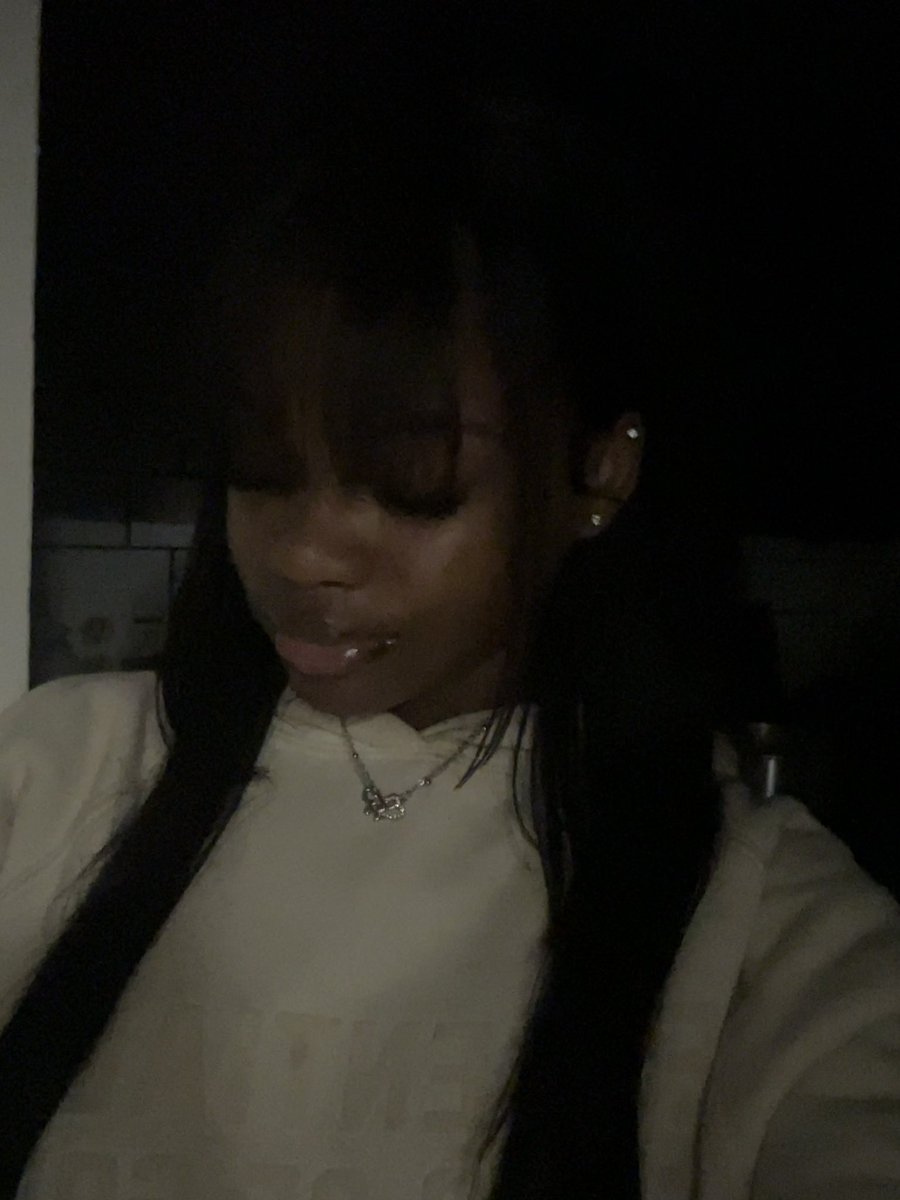 the queen tweet media