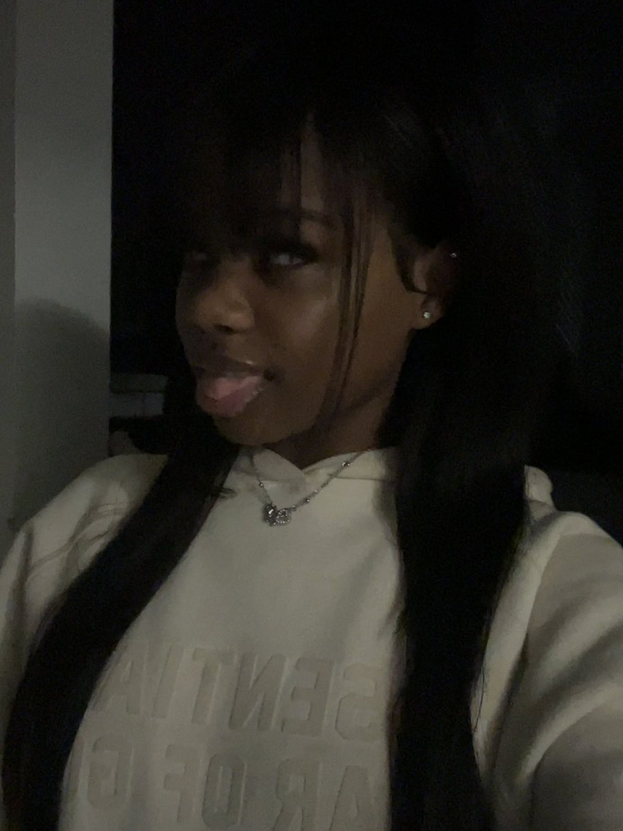 the queen tweet media